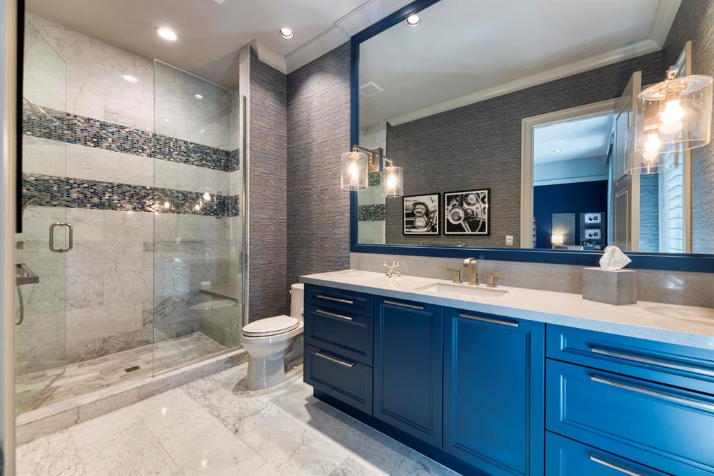 ADMIRALS COVE - Residential