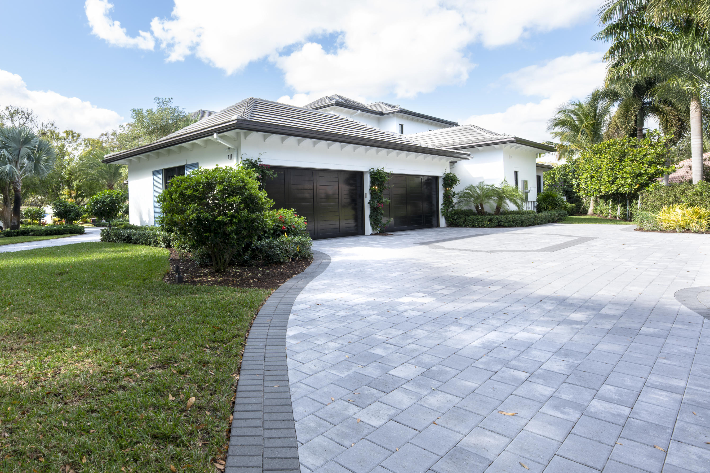 ADMIRALS COVE - Residential