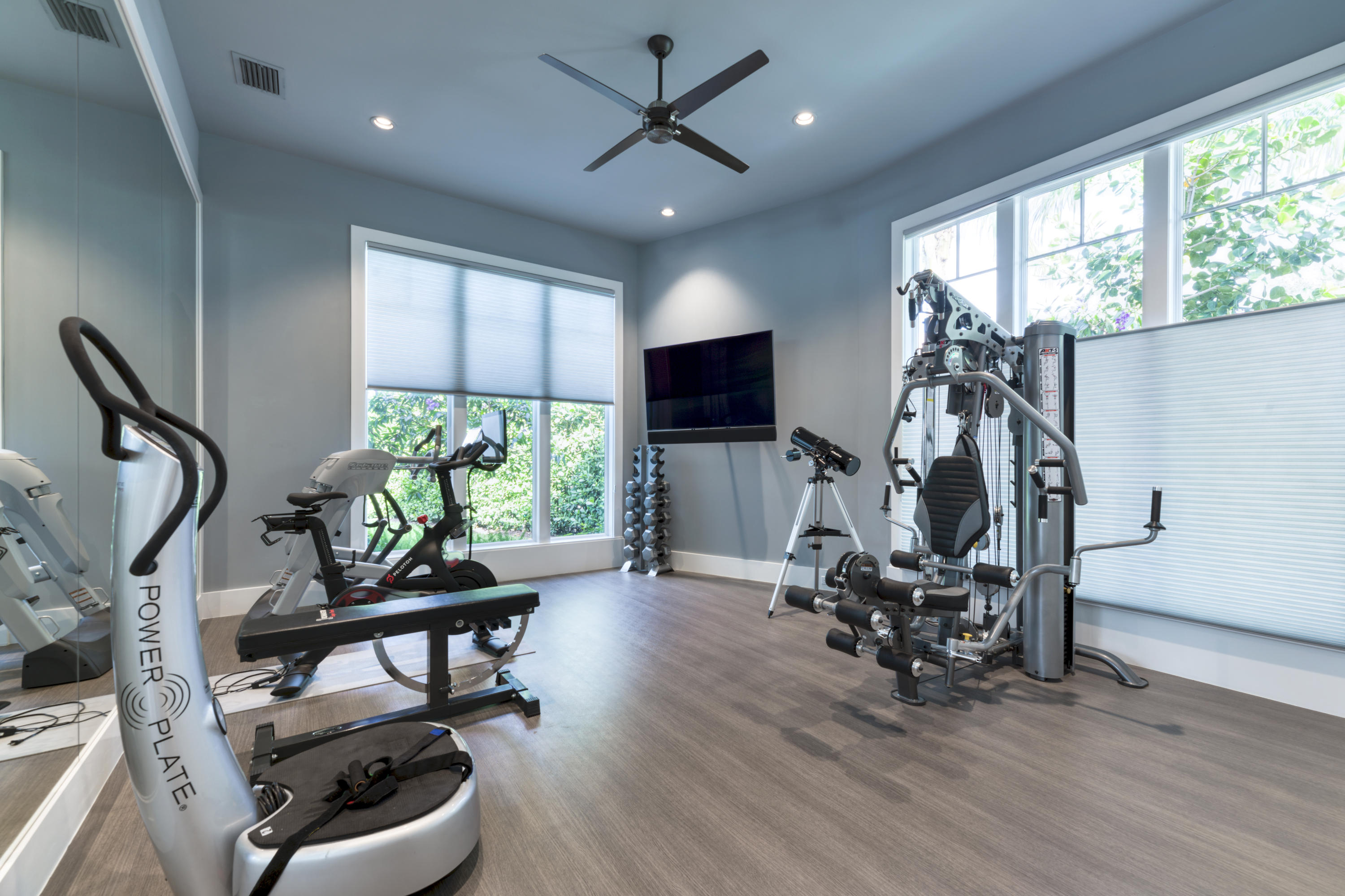 ADMIRALS COVE - Residential