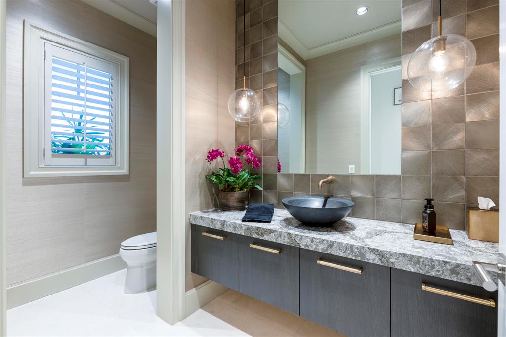 ADMIRALS COVE - Residential