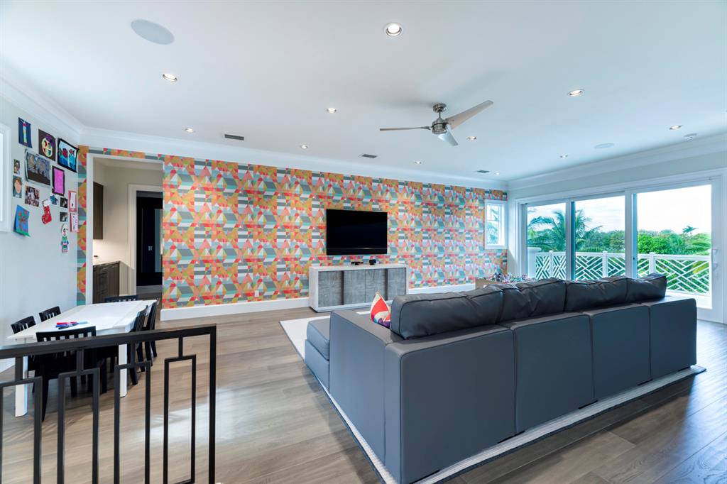 ADMIRALS COVE - Residential