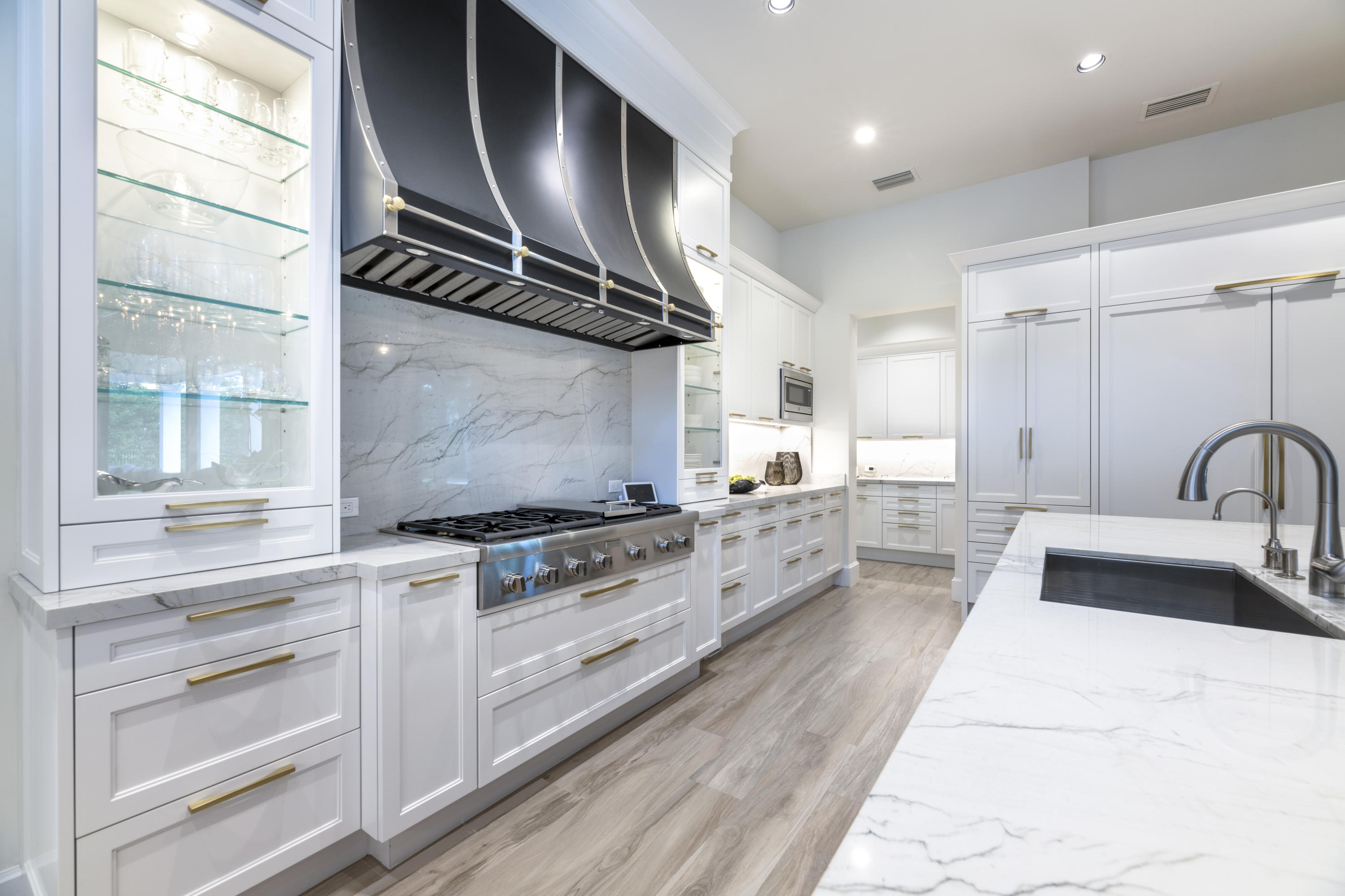 ADMIRALS COVE - Residential