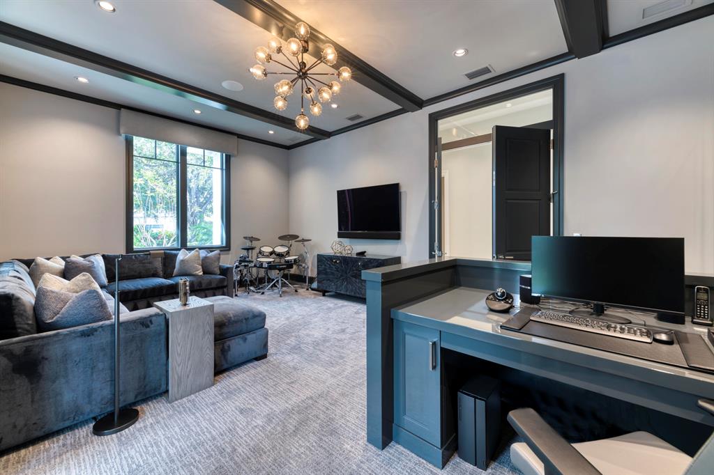 ADMIRALS COVE - Residential