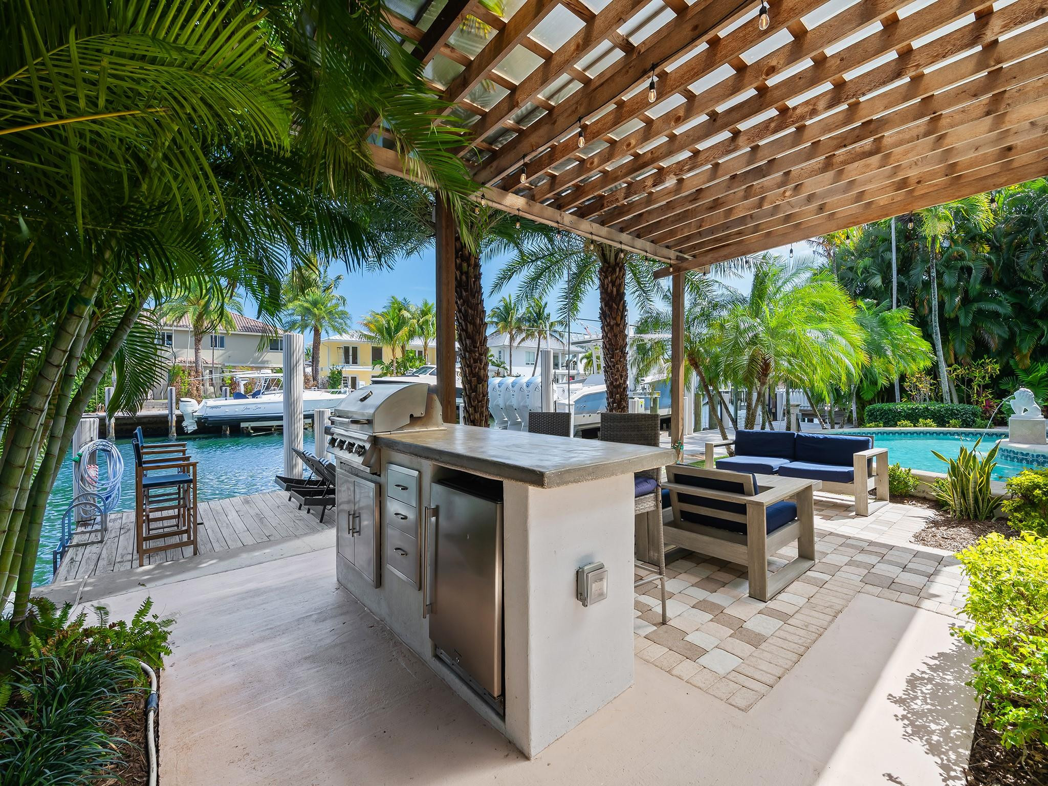 416 Isle Of Capri Drive