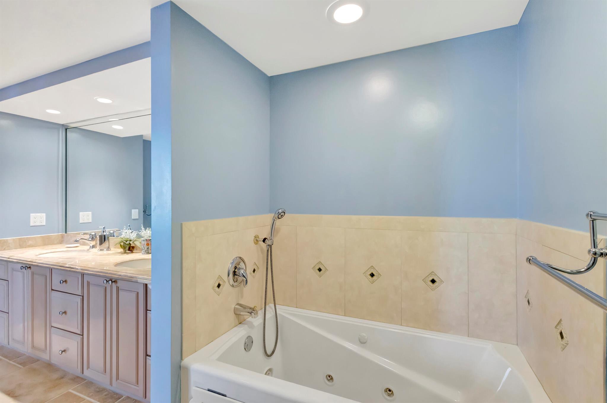 TEQUESTA TOWERS CONDO - Residential Lease