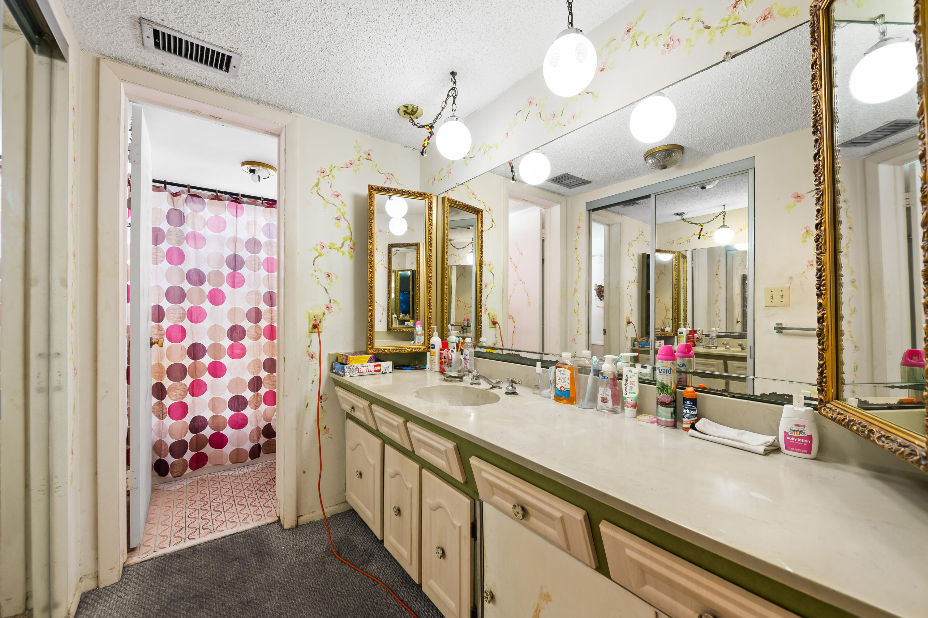 TOPAZ NORTH CONDO - Residential