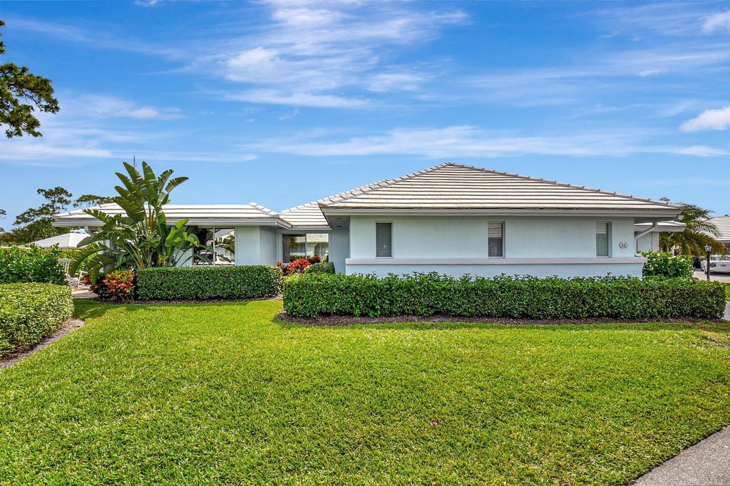 Photo of 12 Slash Pine Drive, Boynton Beach, FL 33436 (MLS # R10964253)