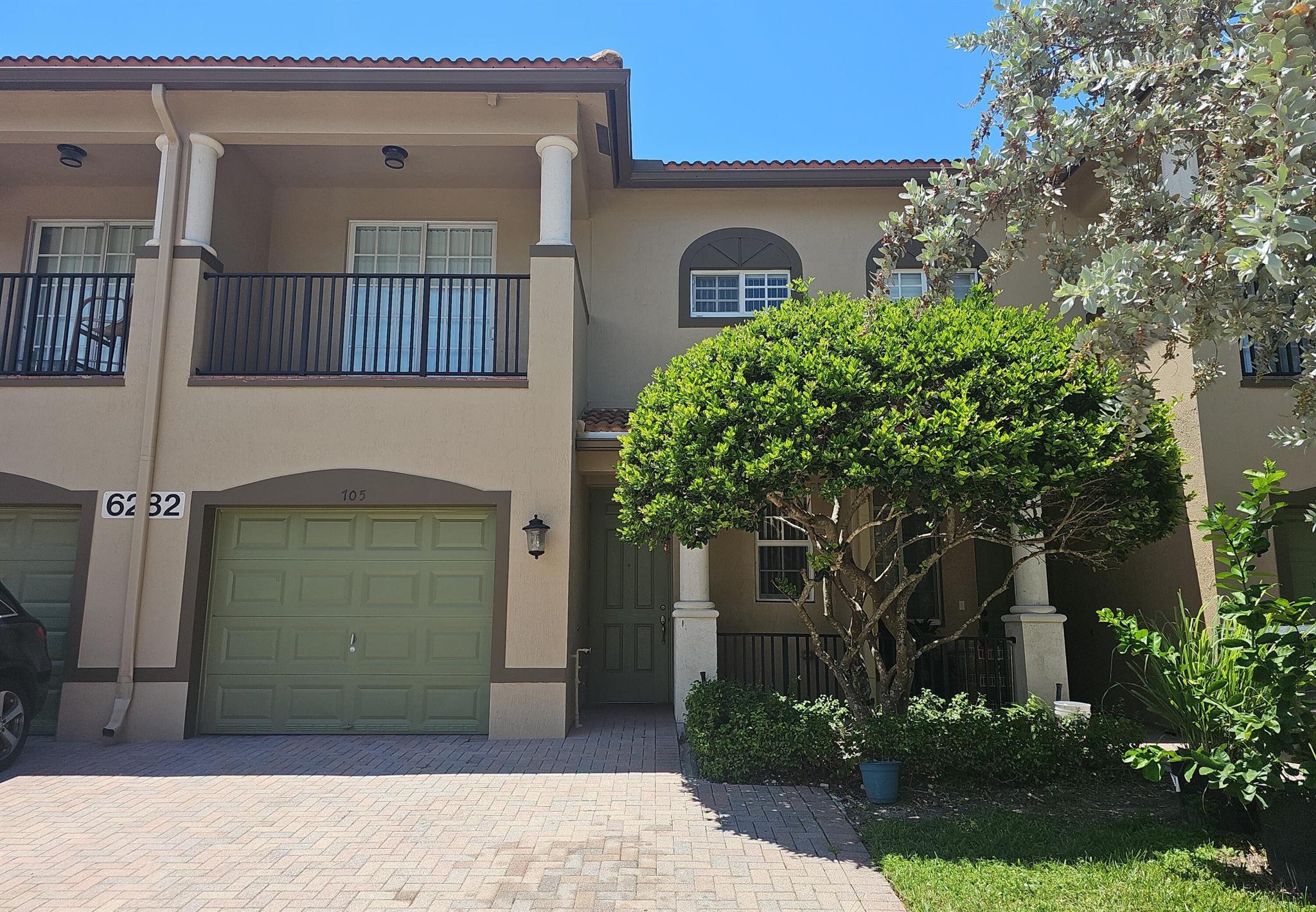 Come see this wonderful 3 bedroom / 2.5 bathroom, 1 car garage townhouse style condo in the Pine Key Reserve Community! This unit has neutral tile floor downstairs and carpeting upstairs. All windows are impact glass! The kitchen features granite counters and stainless appliances. All bedrooms are upstairs, including the primary bedroom that features a walk-in closet and balcony that is perfect for sipping your morning coffee or reading a book. The primary bathroom features a separate soaking tub and shower and dual sinks! Laundry is upstairs for your adding convenience. The spacious living room and snack bar are perfect for entertaining! These units rarely come on the market and won't last long. The community features a community pool and is close to shopping and restaurants.