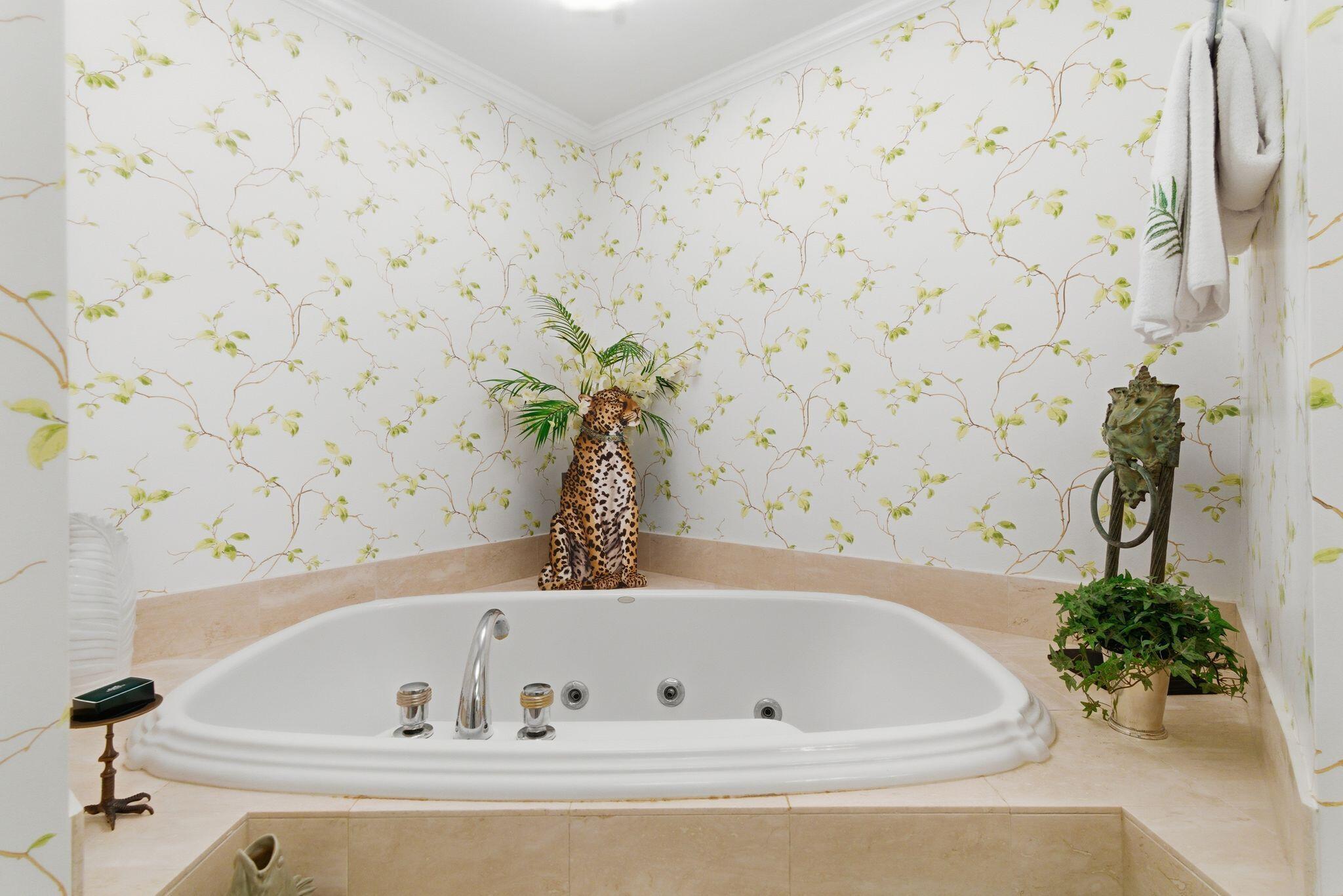 TWENTY FIVE HUNDRED SOUTH - Residential