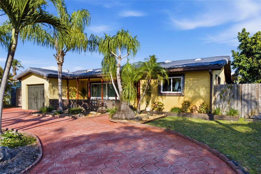 Photo of 707 N 46th Avenue, Hollywood, FL 33021 (MLS # F10551740)