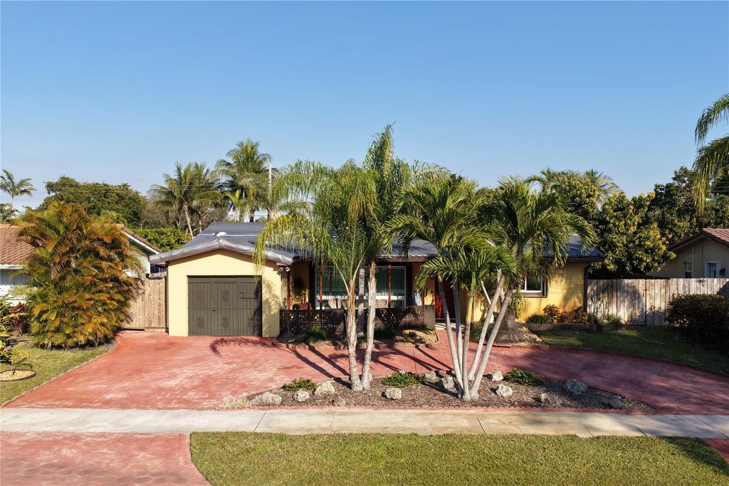 Photo of 707 N 46th Avenue, Hollywood, FL 33021 (MLS # F10551740)