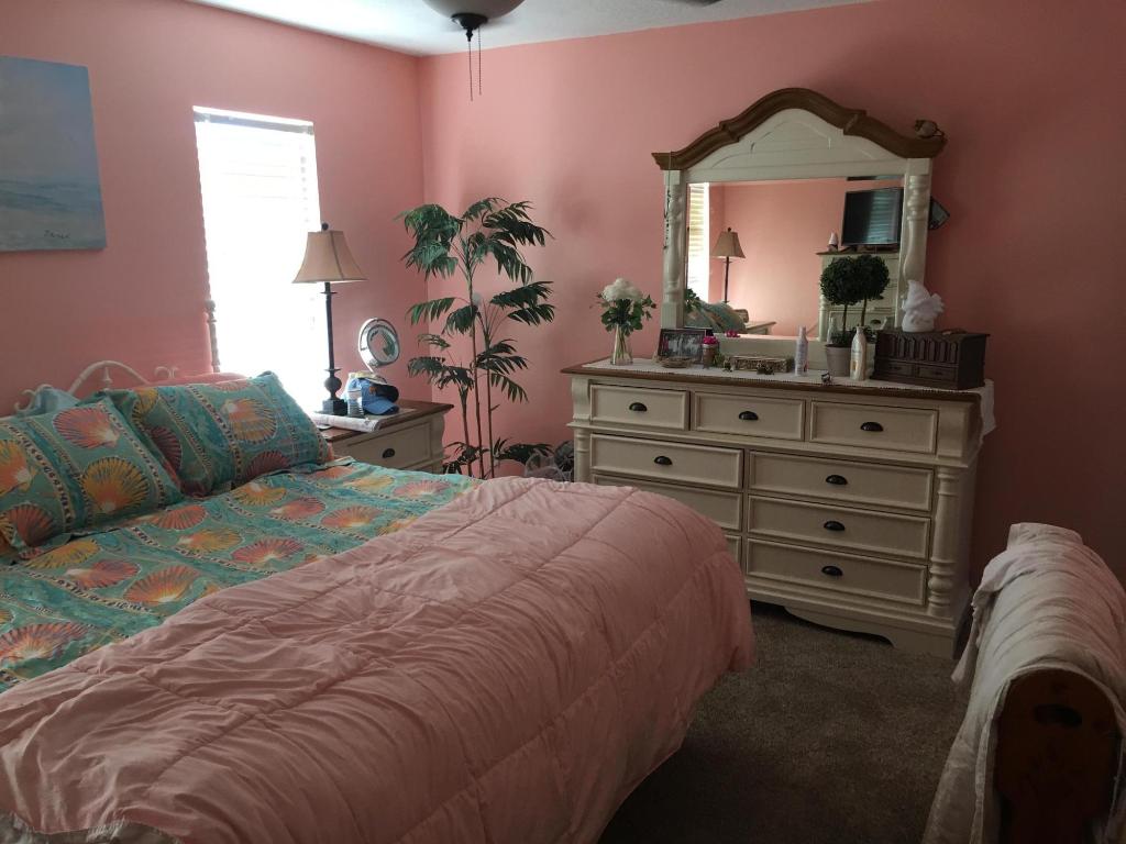 TWIN LAKES SOUTH & TOWN VILLAS CONDO - Residential