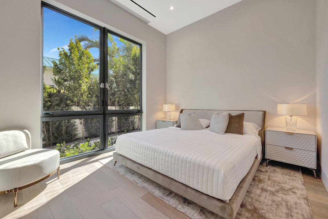 Del Lago Isle 42-2 B - Residential