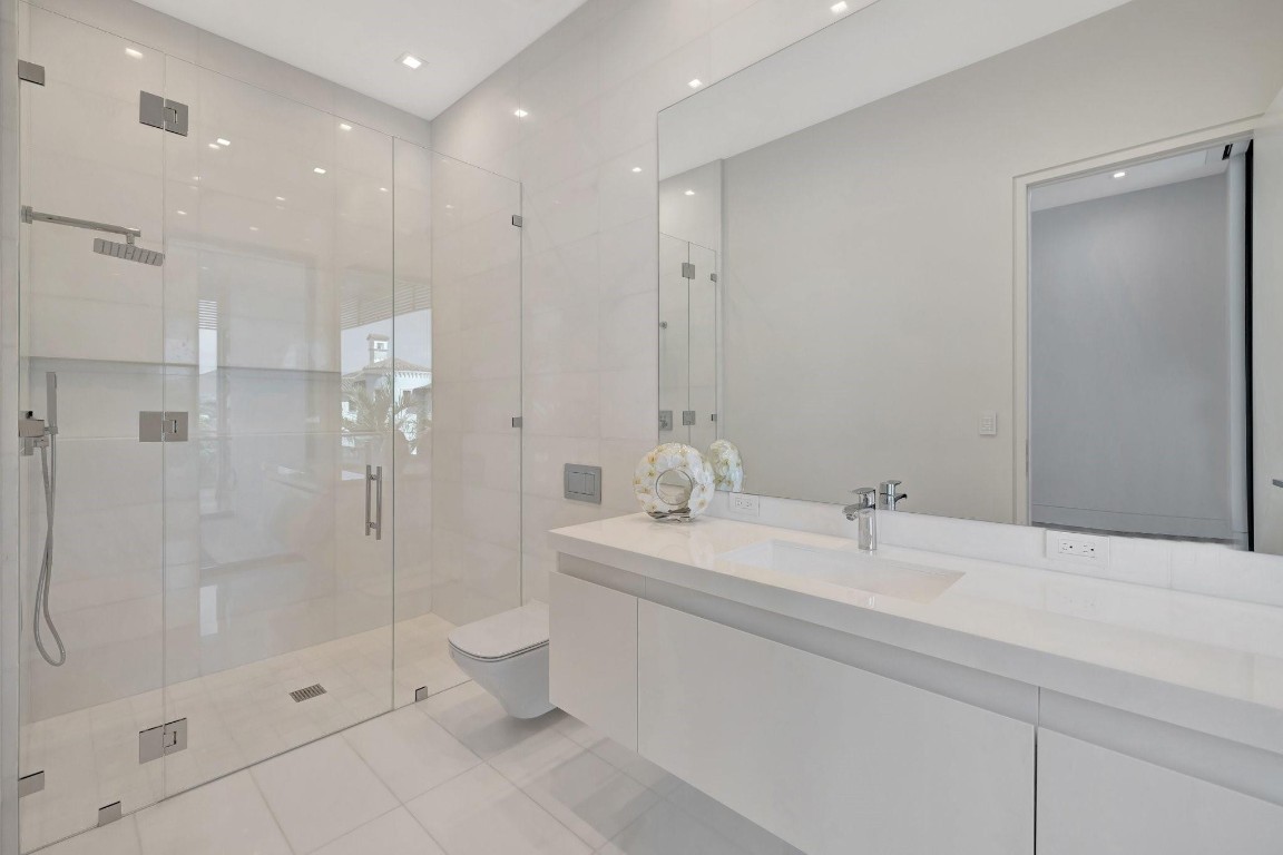 Del Lago Isle 42-2 B - Residential