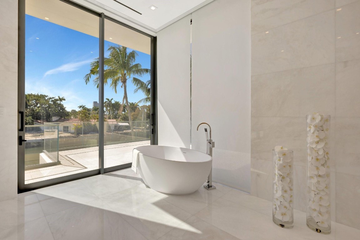 Del Lago Isle 42-2 B - Residential