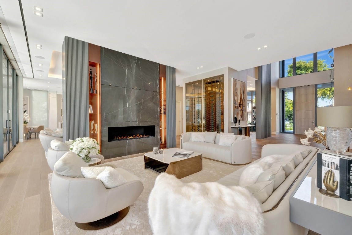 Del Lago Isle 42-2 B - Residential