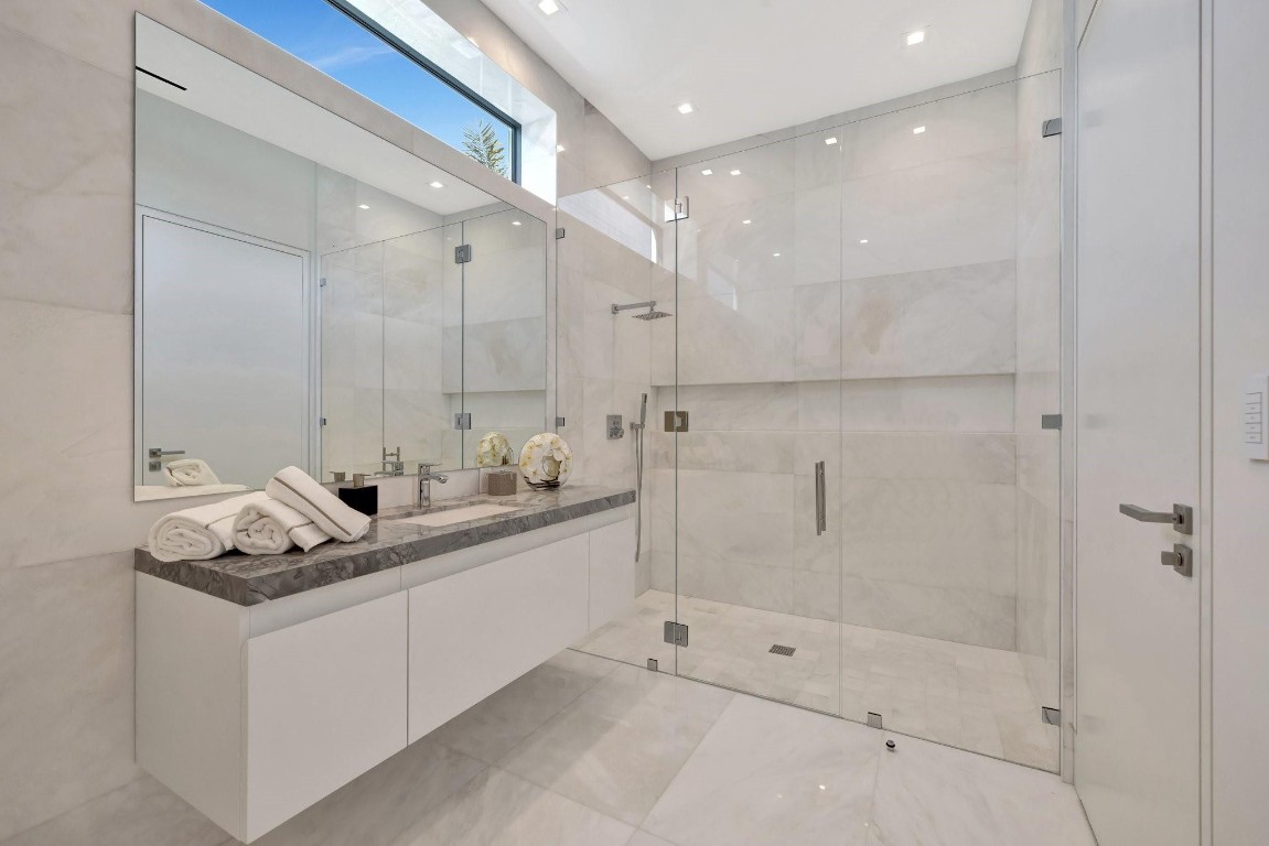 Del Lago Isle 42-2 B - Residential