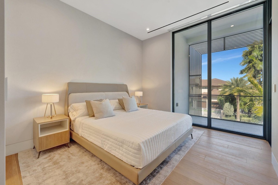 Del Lago Isle 42-2 B - Residential