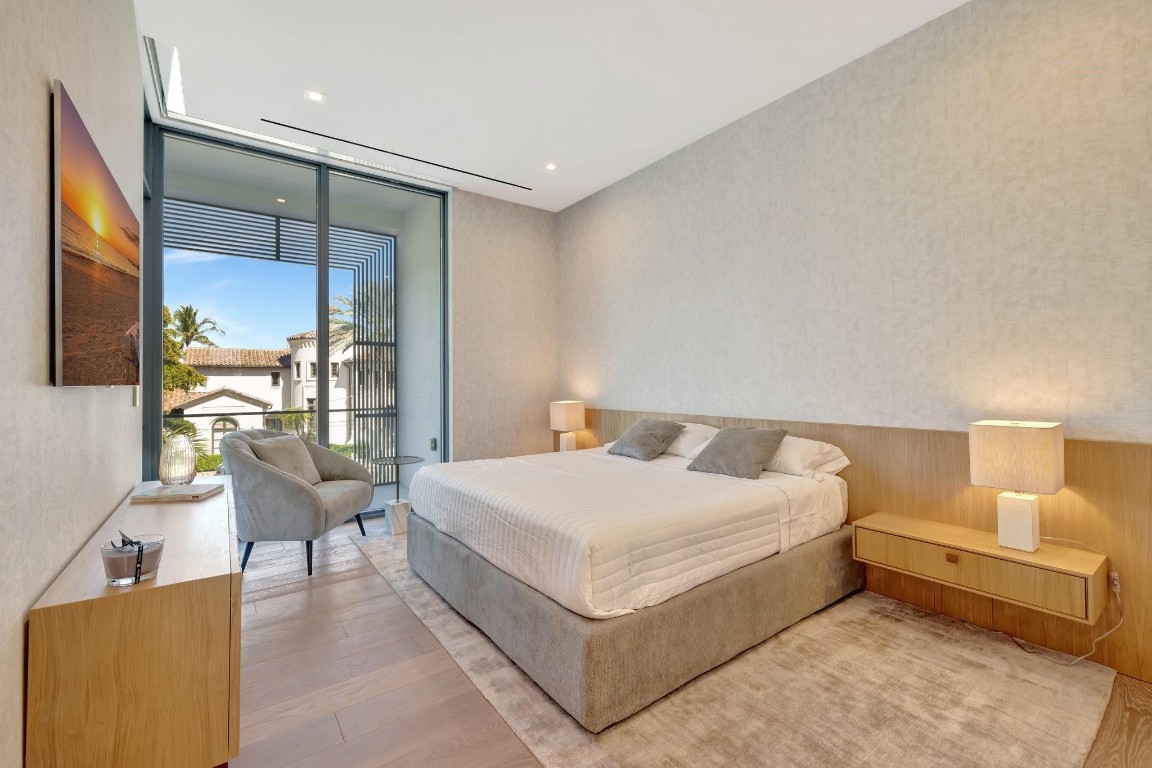 Del Lago Isle 42-2 B - Residential