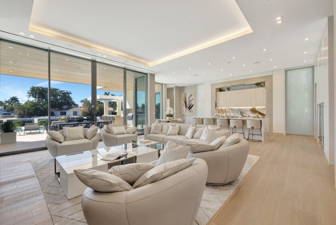 Del Lago Isle 42-2 B - Residential