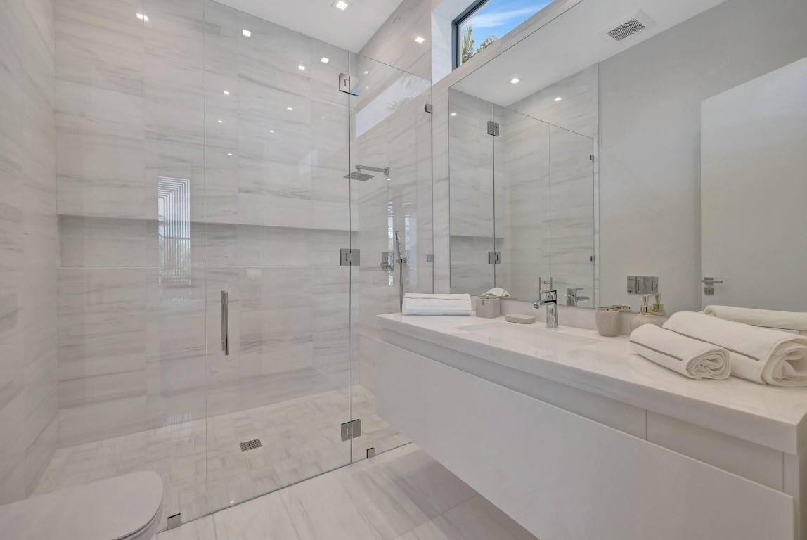 Del Lago Isle 42-2 B - Residential