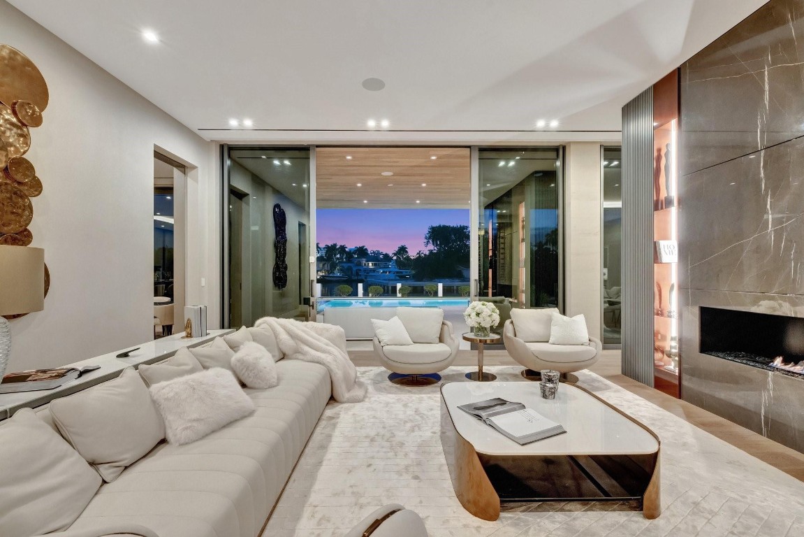 Del Lago Isle 42-2 B - Residential