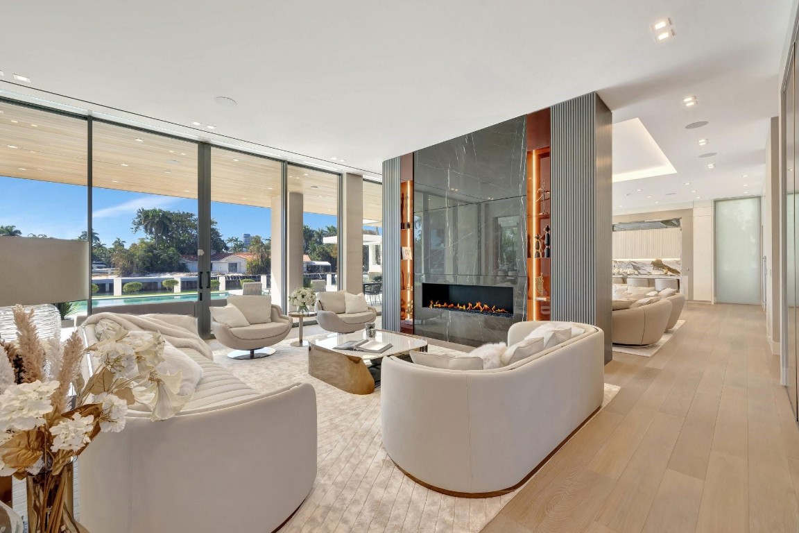 Del Lago Isle 42-2 B - Residential