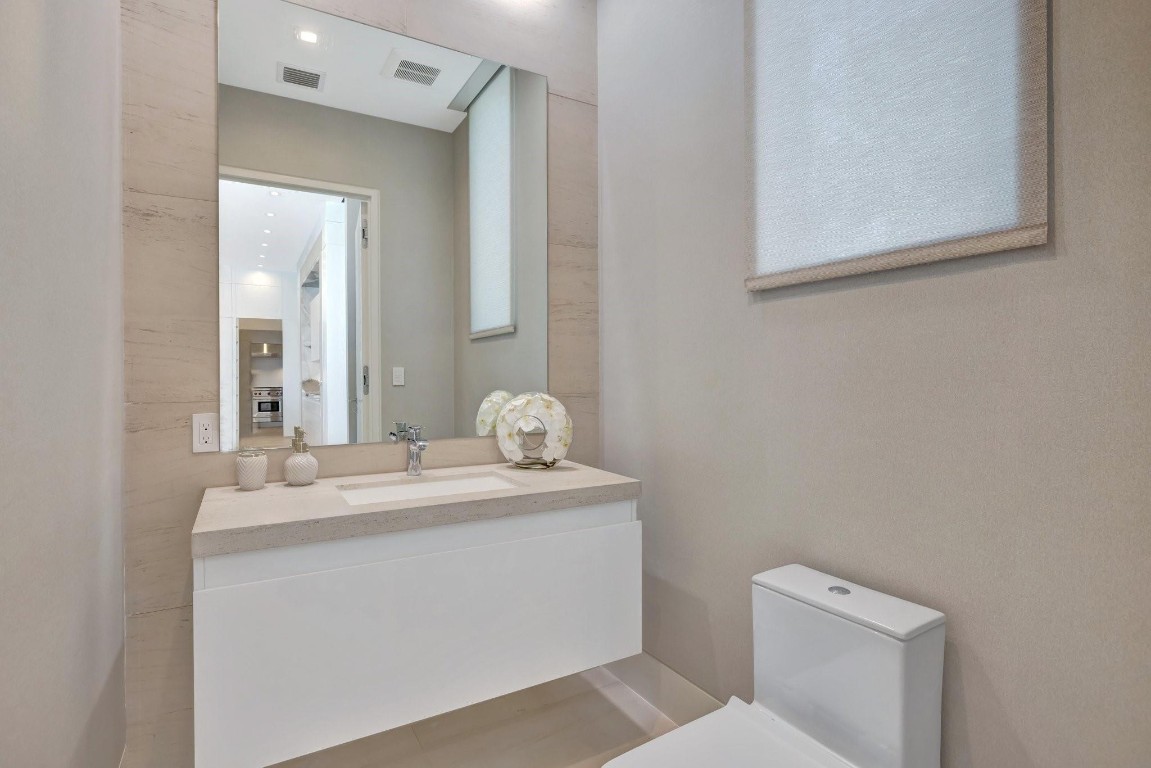 Del Lago Isle 42-2 B - Residential