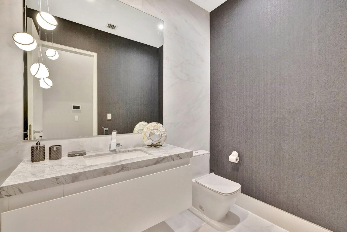 Del Lago Isle 42-2 B - Residential