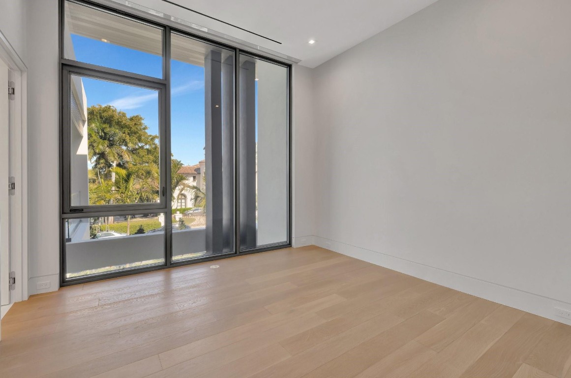 Del Lago Isle 42-2 B - Residential