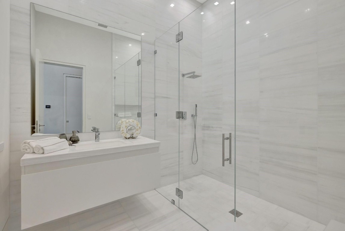 Del Lago Isle 42-2 B - Residential