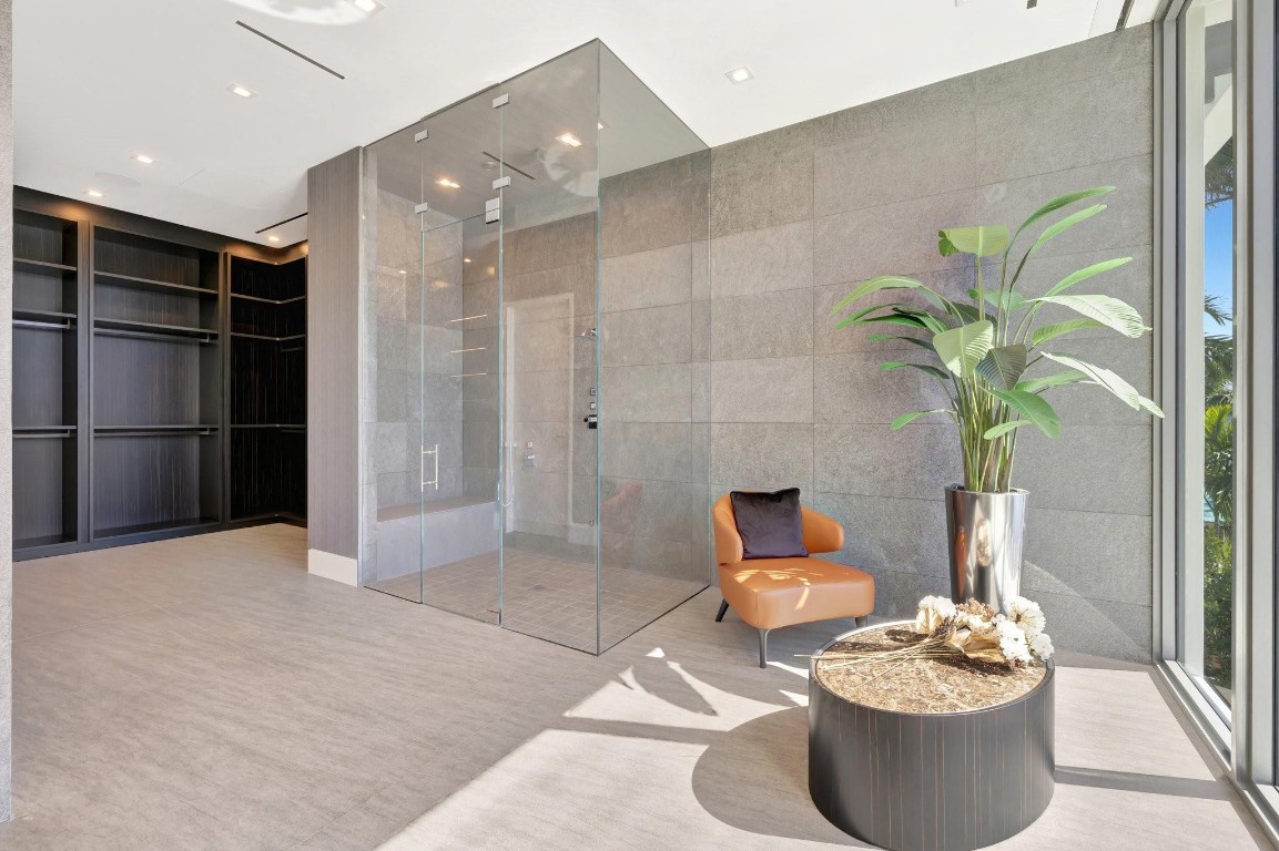 Del Lago Isle 42-2 B - Residential