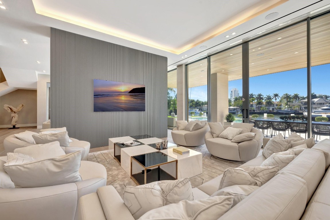 Del Lago Isle 42-2 B - Residential