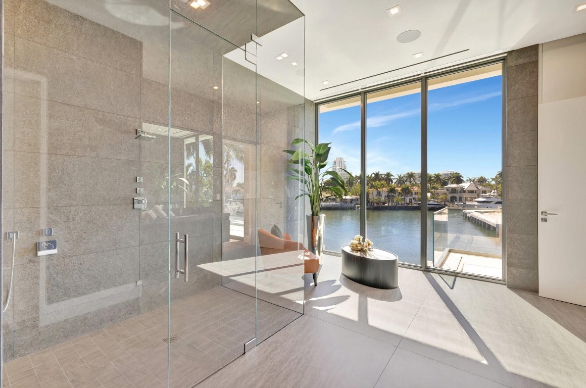 Del Lago Isle 42-2 B - Residential