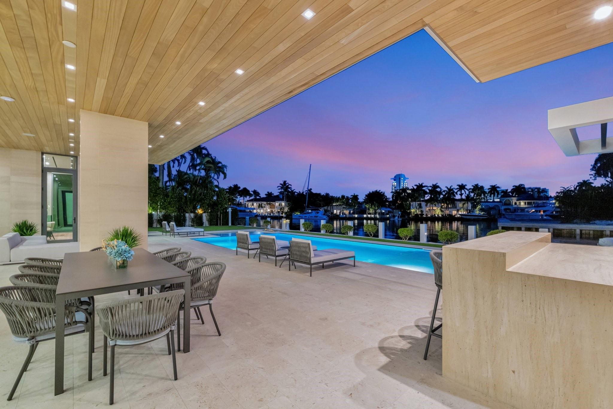 2560 Del Lago Dr