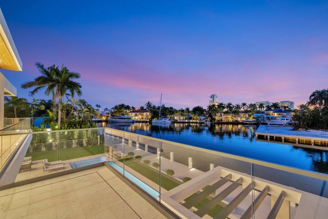 Del Lago Isle 42-2 B - Residential