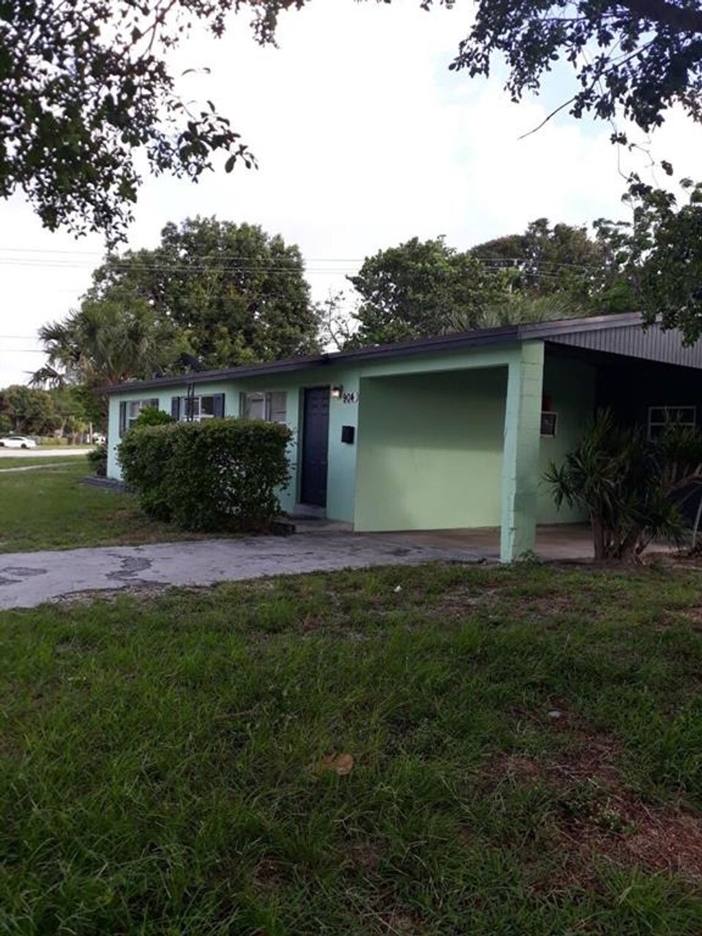 Photo of 904 W Jasmine Drive, Lake Park, FL 33403 (MLS # R10718702)