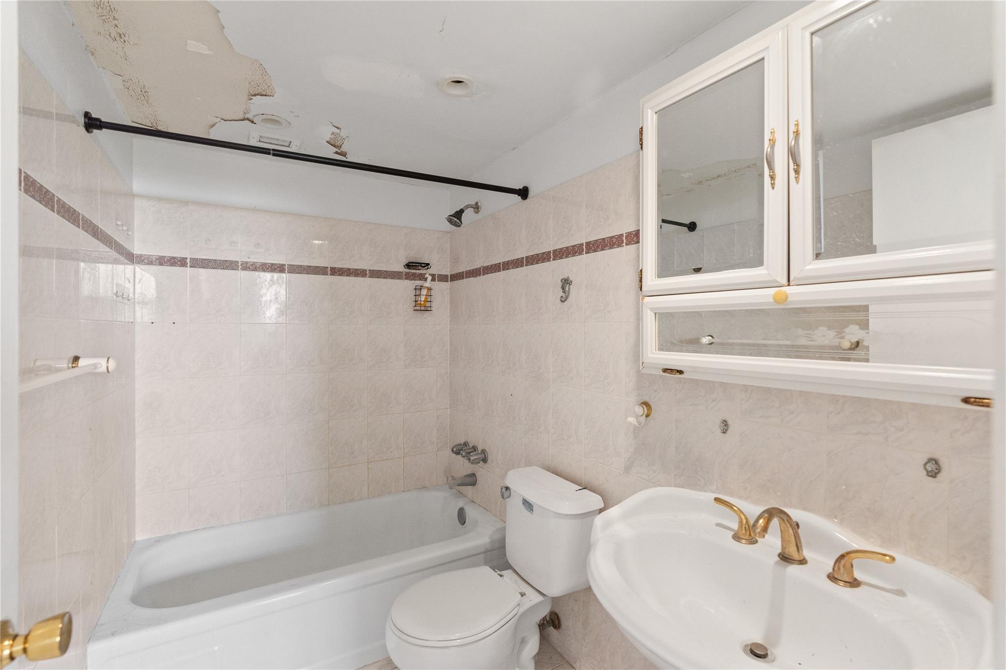 Dixiana Condo - Residential