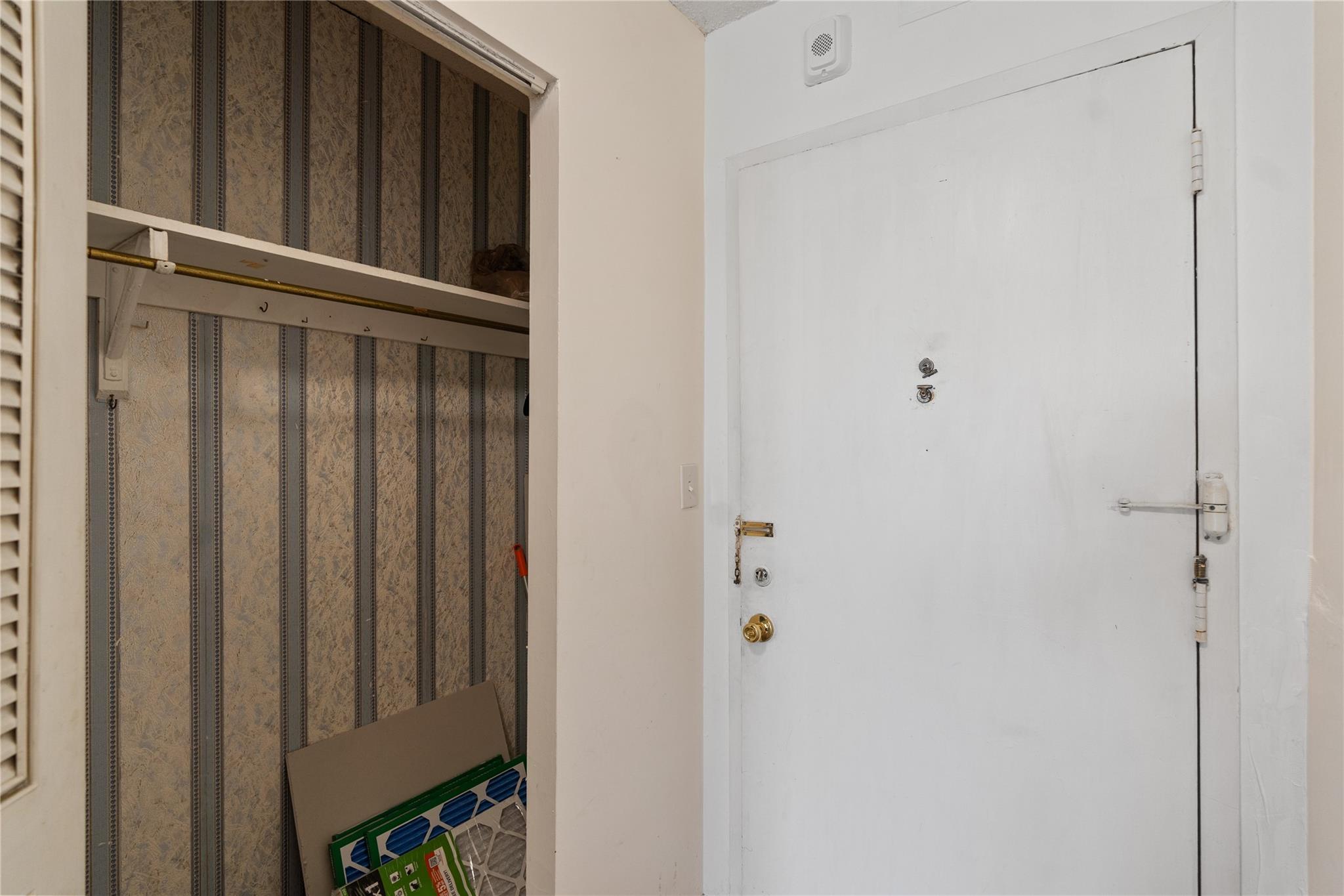 1830 Dixieanna St 404