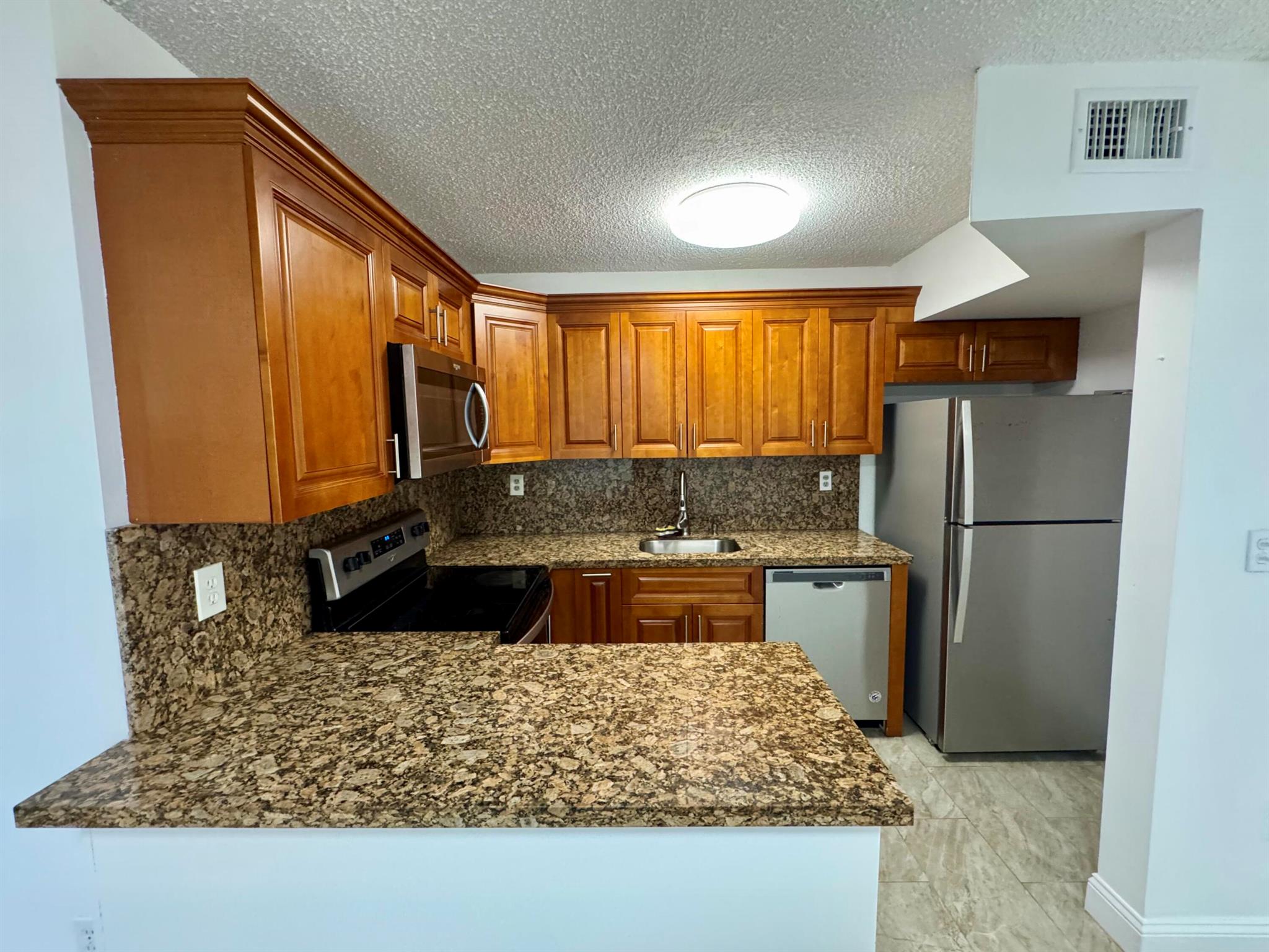 PALMAS TOWNHOUSES CONDO - Residential Lease