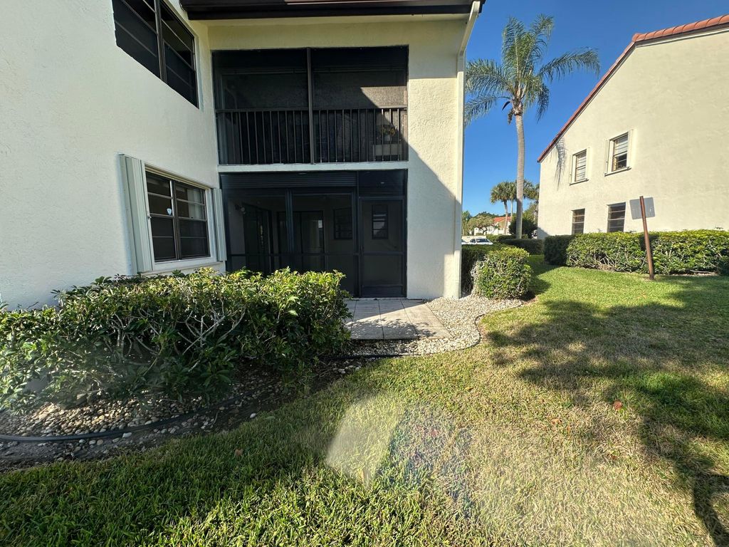 Photo of 5819 Parkwalk Drive, Boynton Beach, FL 33472 (MLS # R11151057)