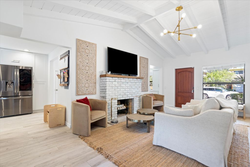 Photo of 1606 SE 1st Street, Fort Lauderdale, FL 33301 (MLS # R10927046)