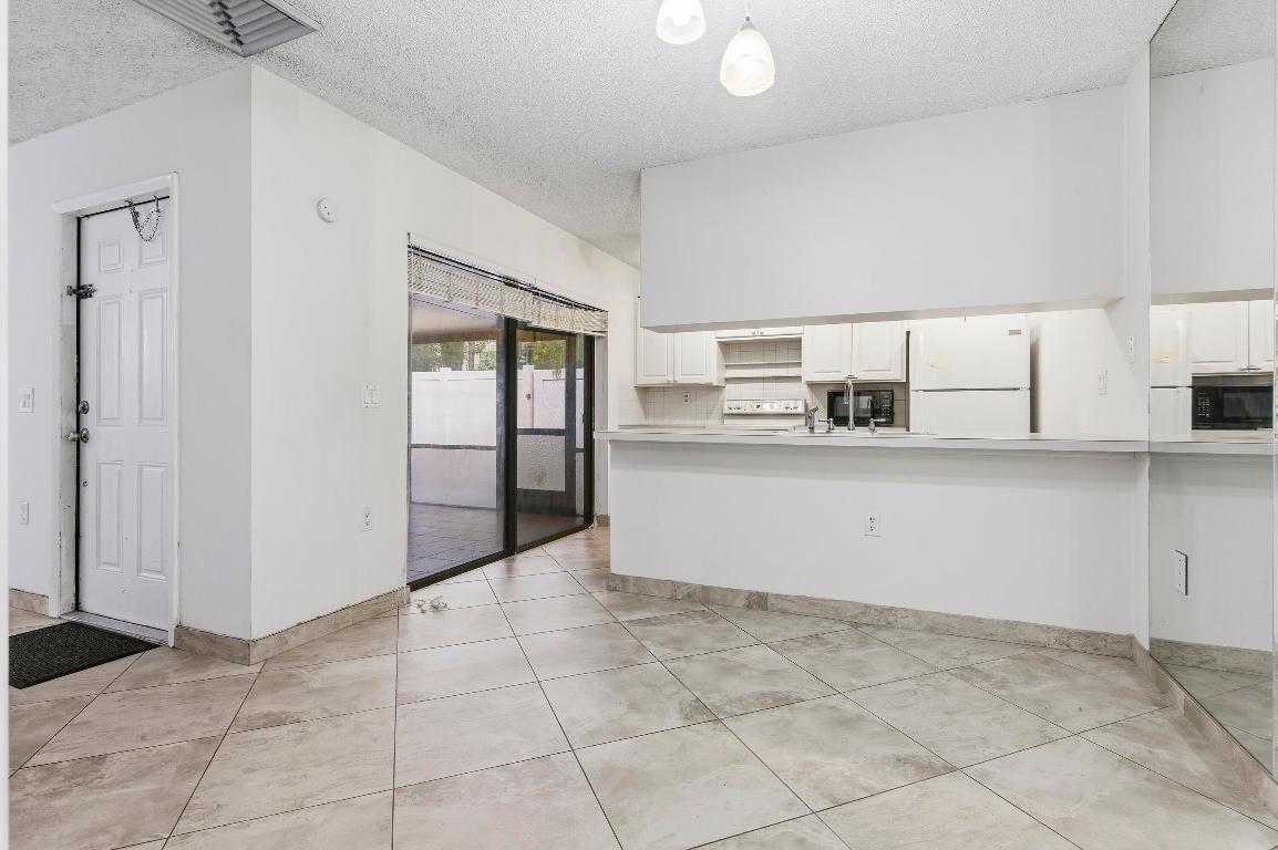 HERITAGE VILLAGE OF P B LAKES - Residential