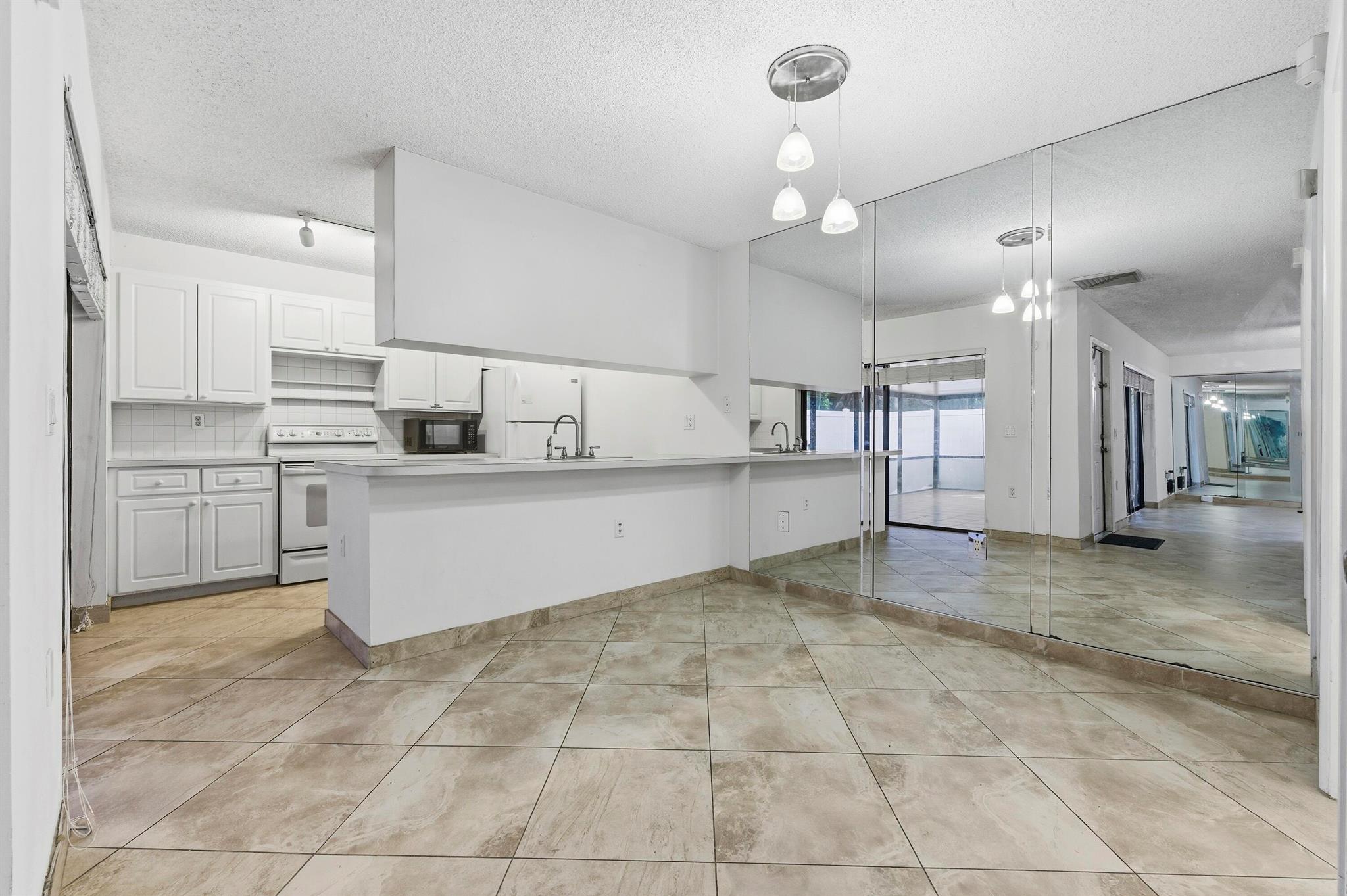 HERITAGE VILLAGE OF P B L - Residential