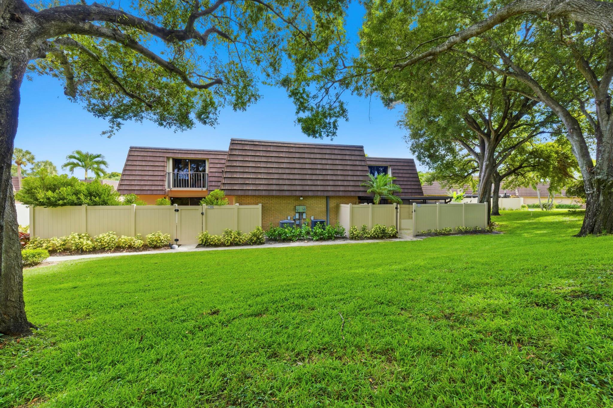 HERITAGE VILLAGE OF P B L - Residential