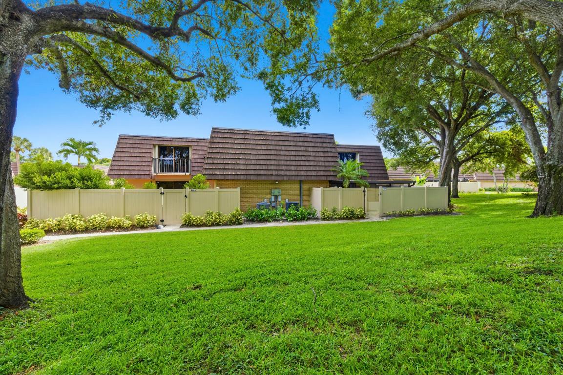 HERITAGE VILLAGE OF P B LAKES - Residential