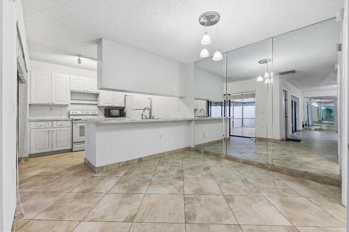 HERITAGE VILLAGE OF P B LAKES - Residential