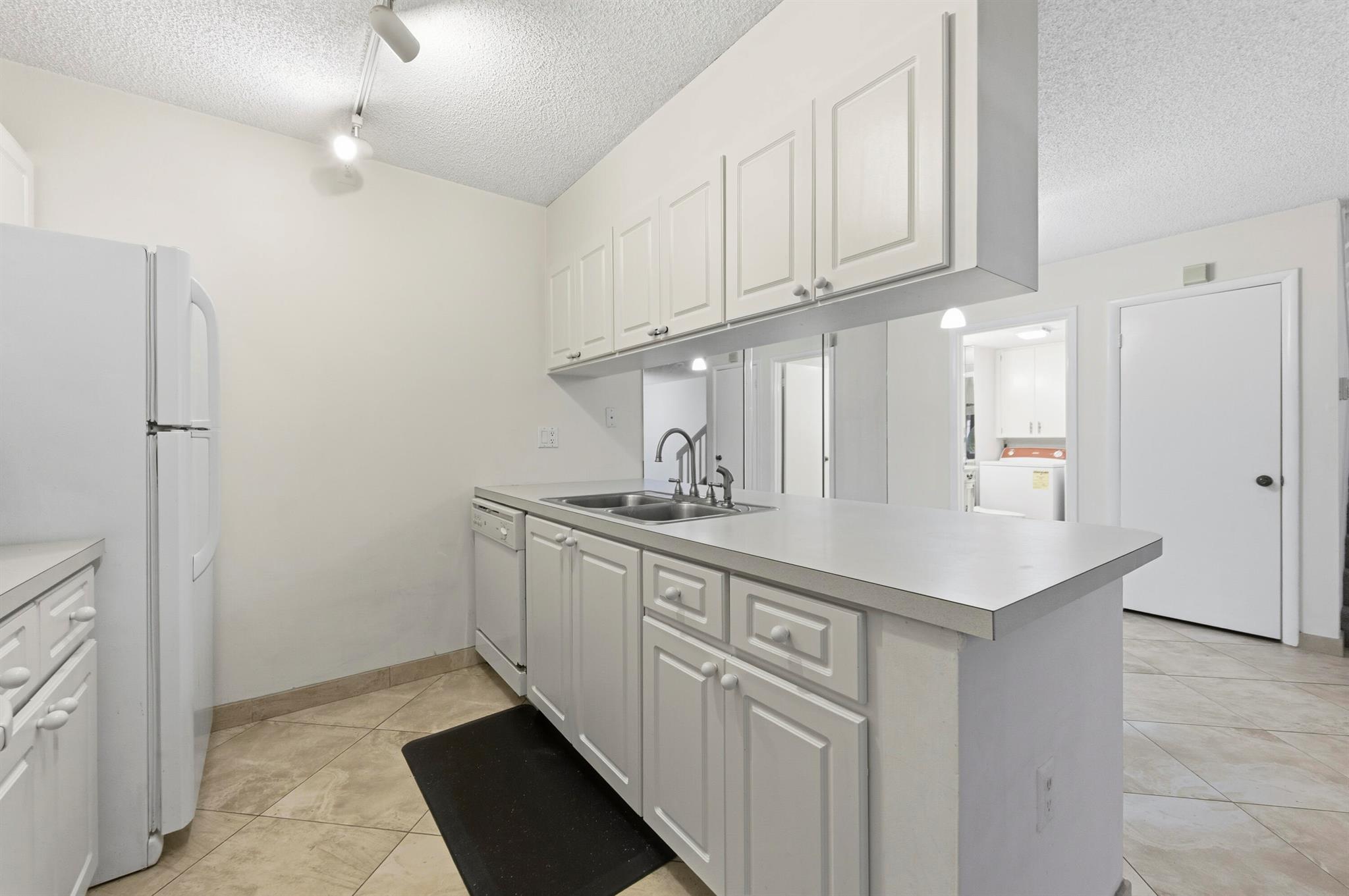 HERITAGE VILLAGE OF P B L - Residential