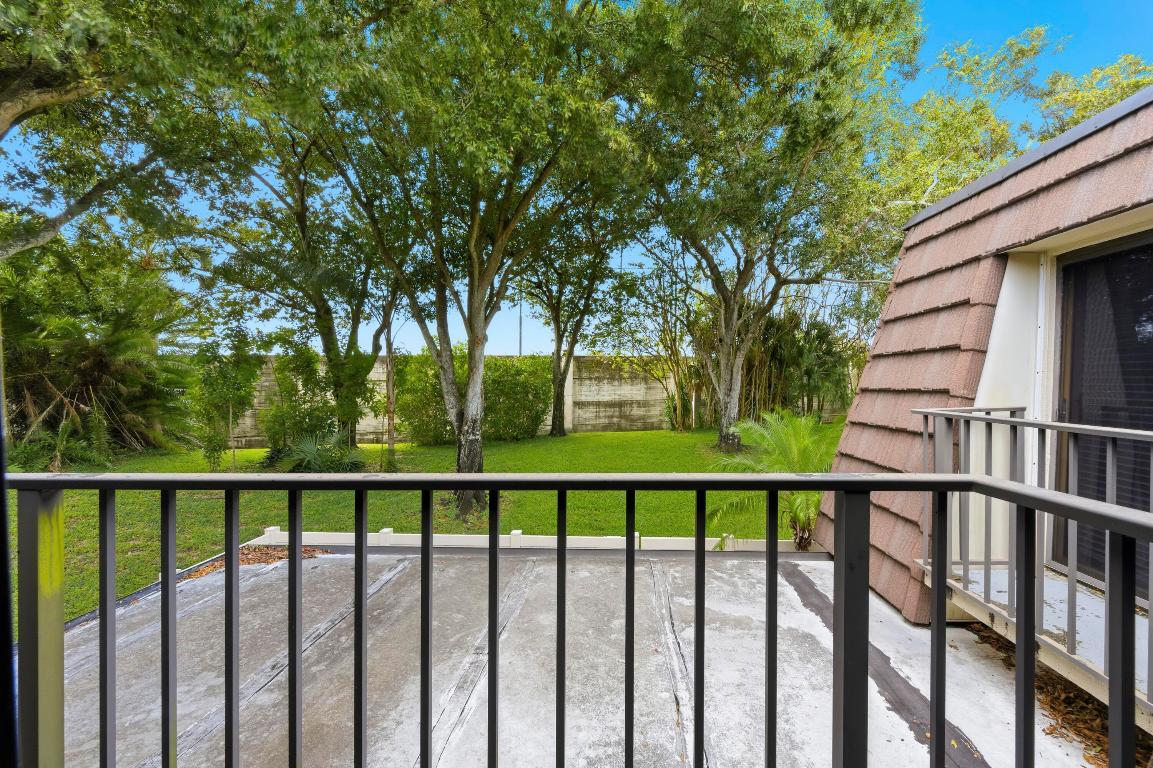 HERITAGE VILLAGE OF P B LAKES - Residential