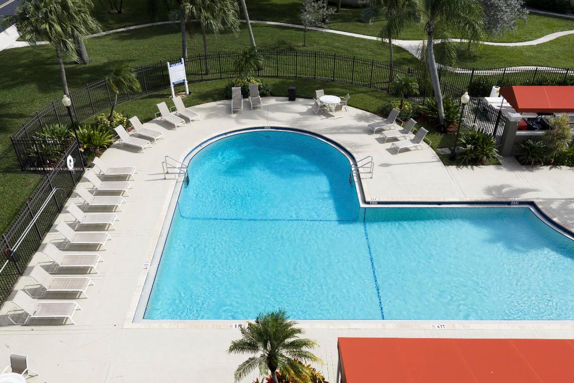 HERITAGE VILLAGE OF P B LAKES - Residential